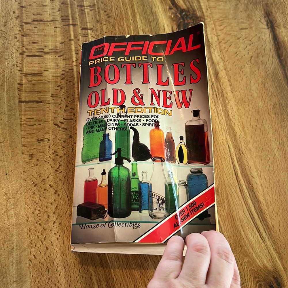 Official Price Guide to Bottle Old and New book